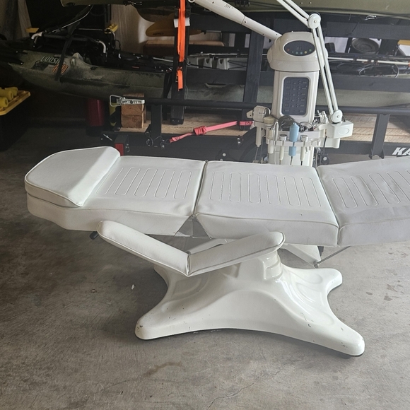 Adjustable White Treatment Table - Picture 4 of 8